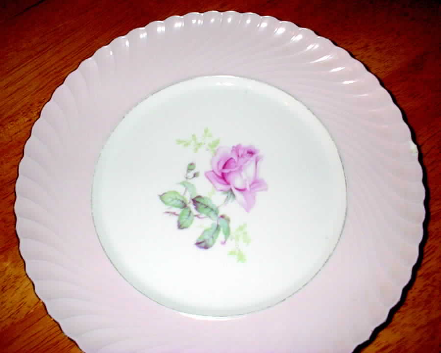 ROB338 Dinner Plate by Royal Bayreuth-1