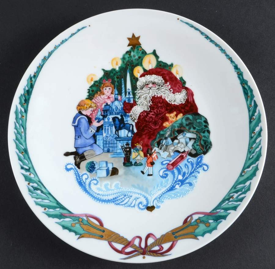 Jingle Bells Salad/Dessert Plate by Royal Copenhagen-1