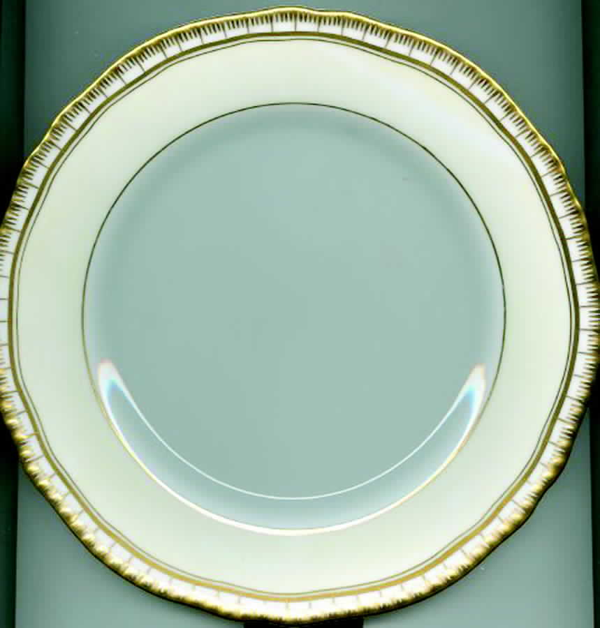 ROB339 Luncheon Plate by Royal Bayreuth-1