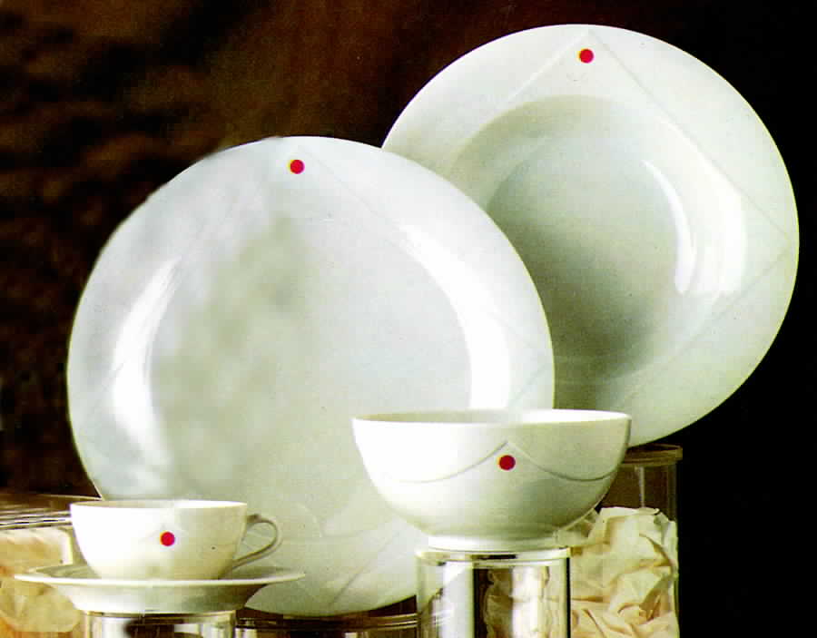 Quattro Rosso Dinner Plate by Rorstrand-1
