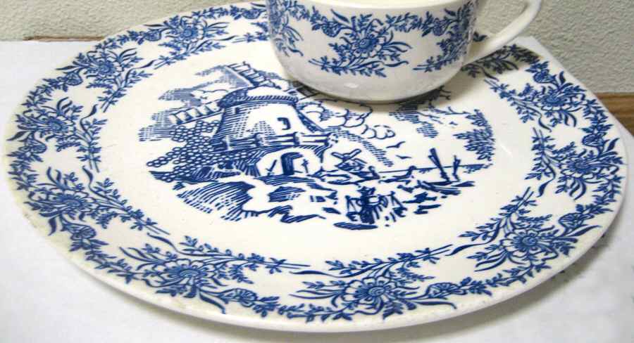 RYL220 Dinner Plate by Royal (USA)-1