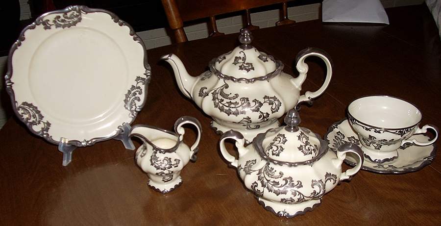 R1497 Sugar Bowl & Lid by Rosenthal - Continental-1