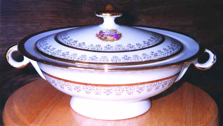 RYL222 Round Covered Vegetable by Royal (USA)-1