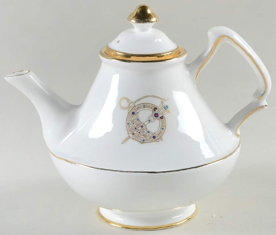 Tara Brooch (Smooth) Teapot & Lid by Royal Tara-1