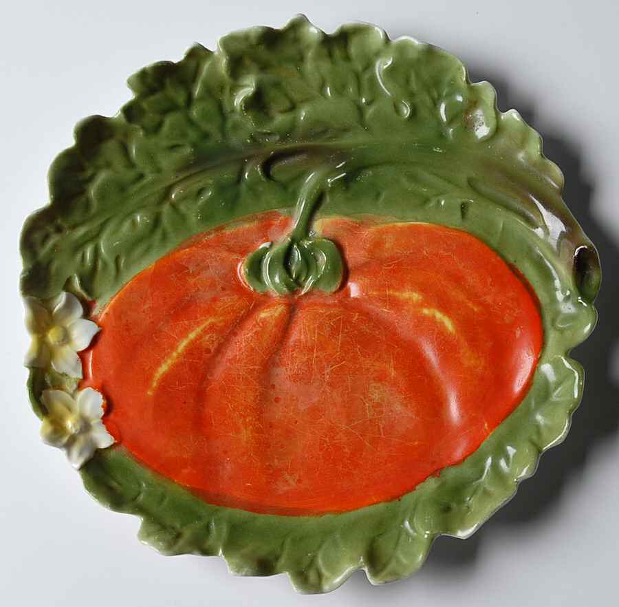 Tomato Dessert/Pie Plate by Royal Bayreuth-1