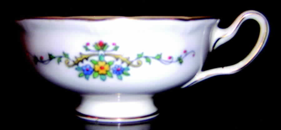 V933 Footed Cup by Royal Doulton-1