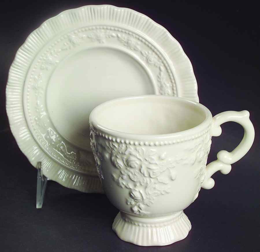 Old Country Roses (English Buffet Collection) Footed Cup & Saucer Set by Royal Albert-1