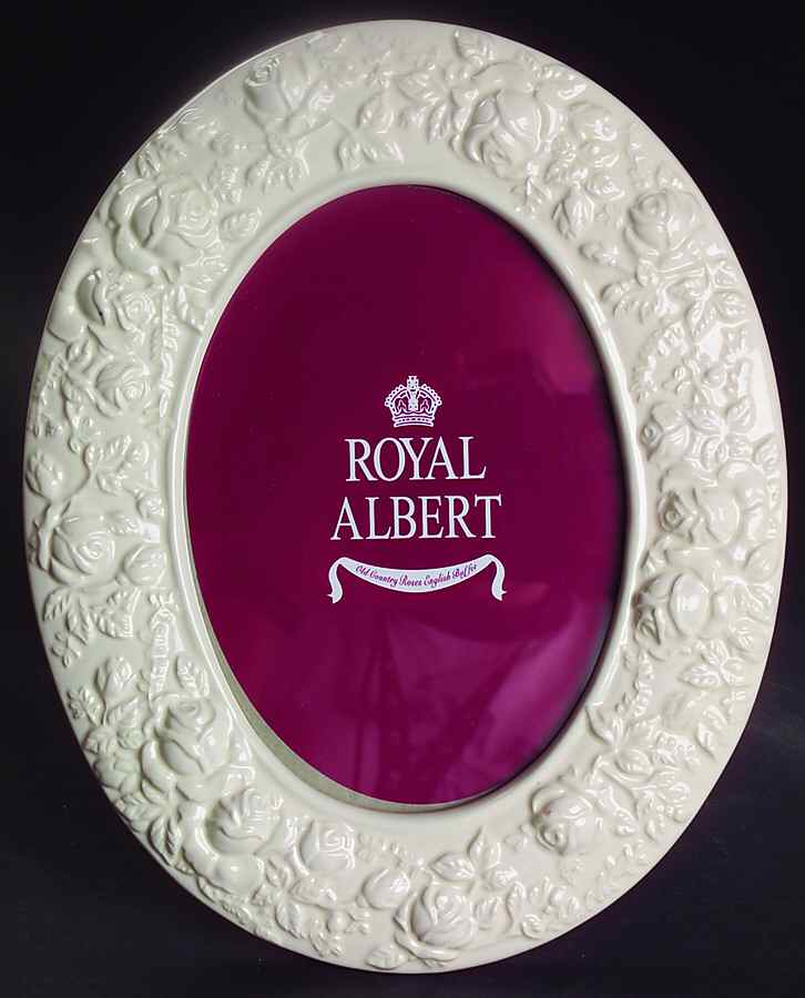 Old Country Roses (English Buffet Collection) Oval Frame-Holds 5" X 7" by Royal Albert-1