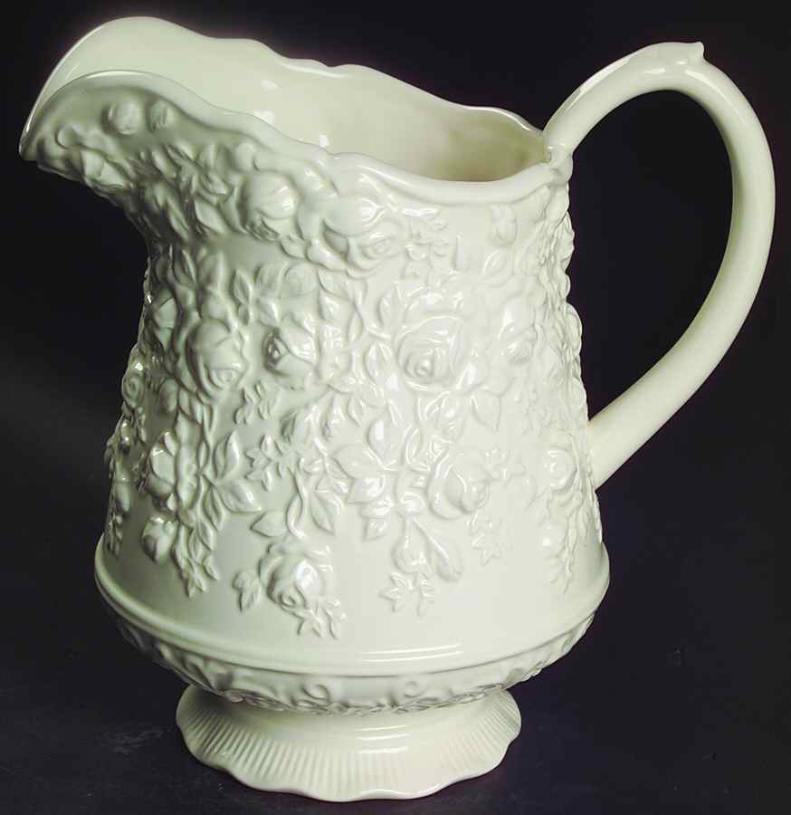 Old Country Roses (English Buffet Collection) 72 Oz Pitcher by Royal Albert-1