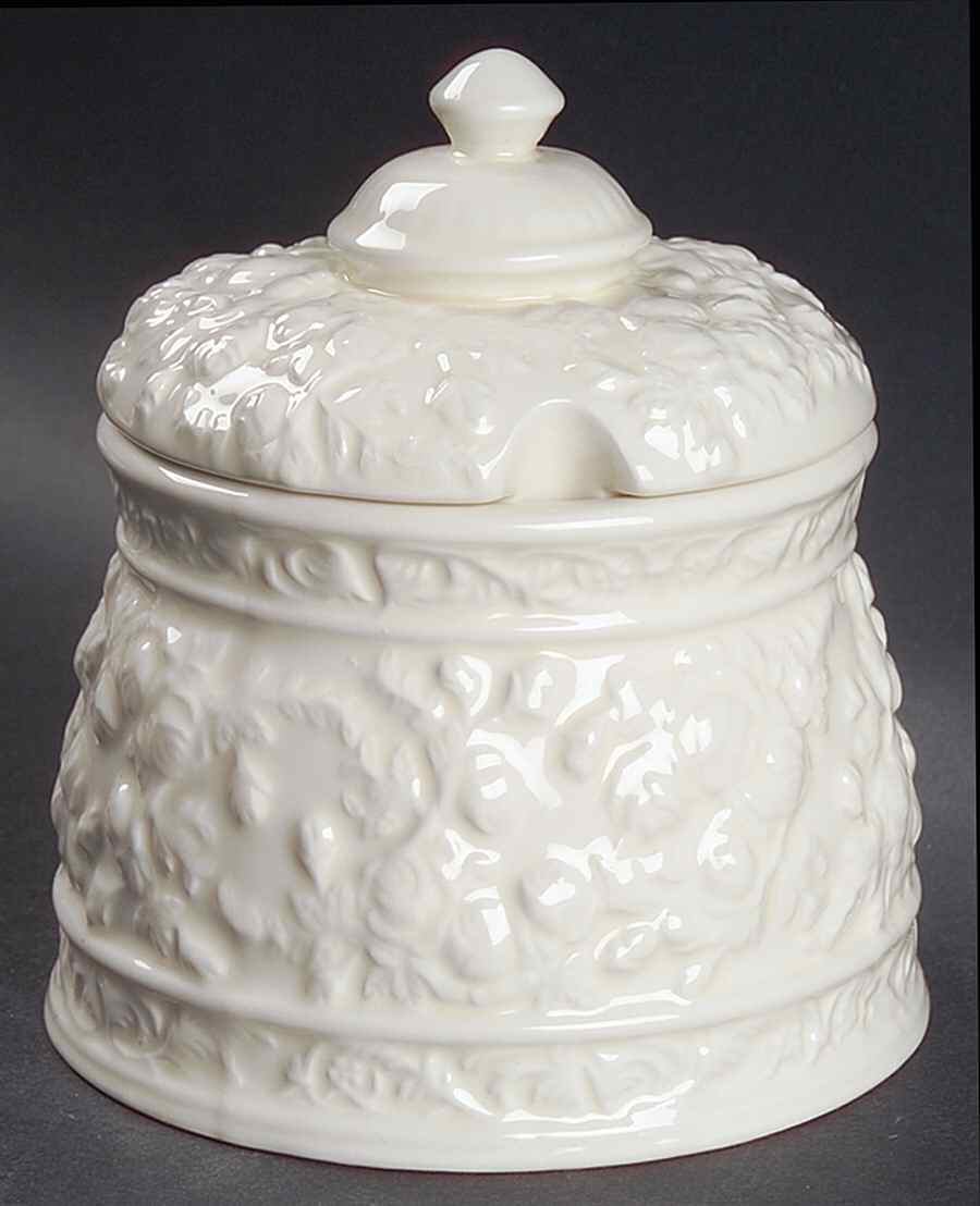Old Country Roses (English Buffet Collection) Sugar Bowl & Lid by Royal Albert-1