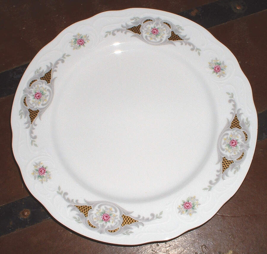 RKT22 Dinner Plate by Royal Kent (Poland)-1