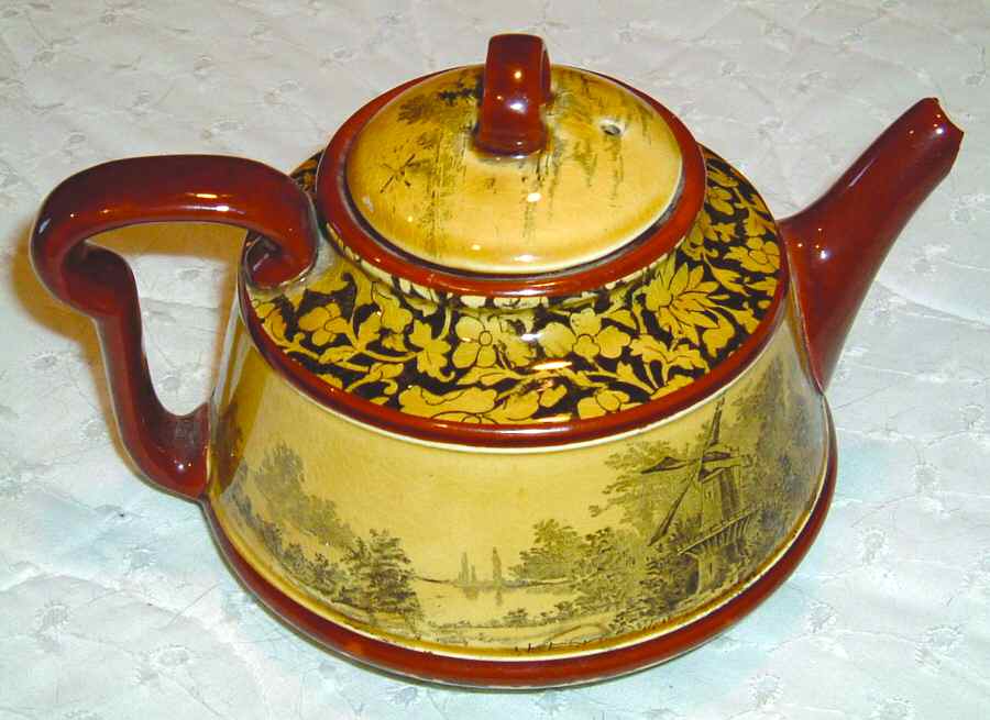 D2652 Teapot & Lid by Royal Doulton-1