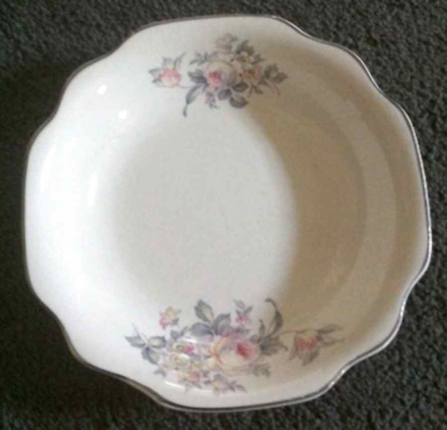 Mary Belle (Scalloped, Platinum Trim) Fruit/Dessert (Sauce) Bowl by Royal (USA)-1