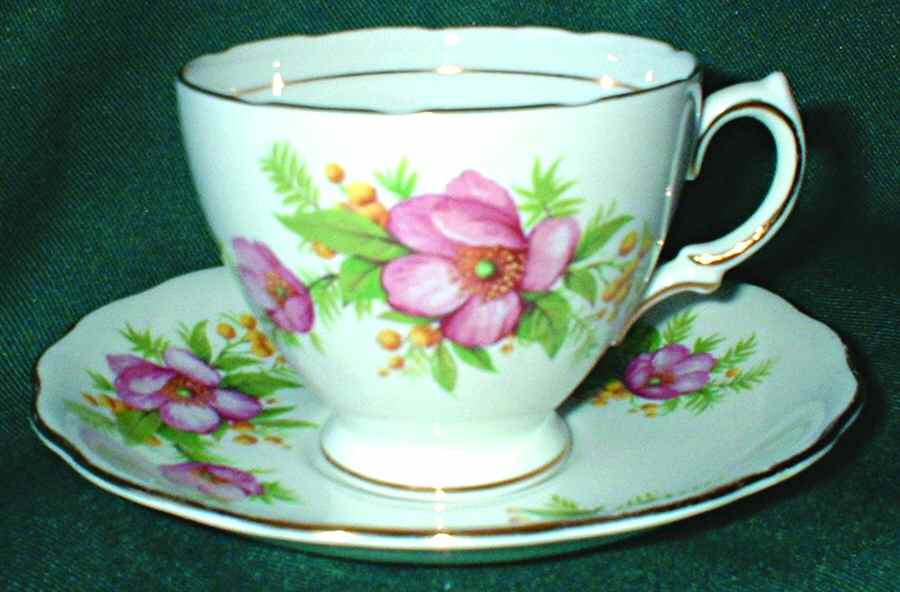 6862 Footed Cup & Saucer Set by Royal Vale-1