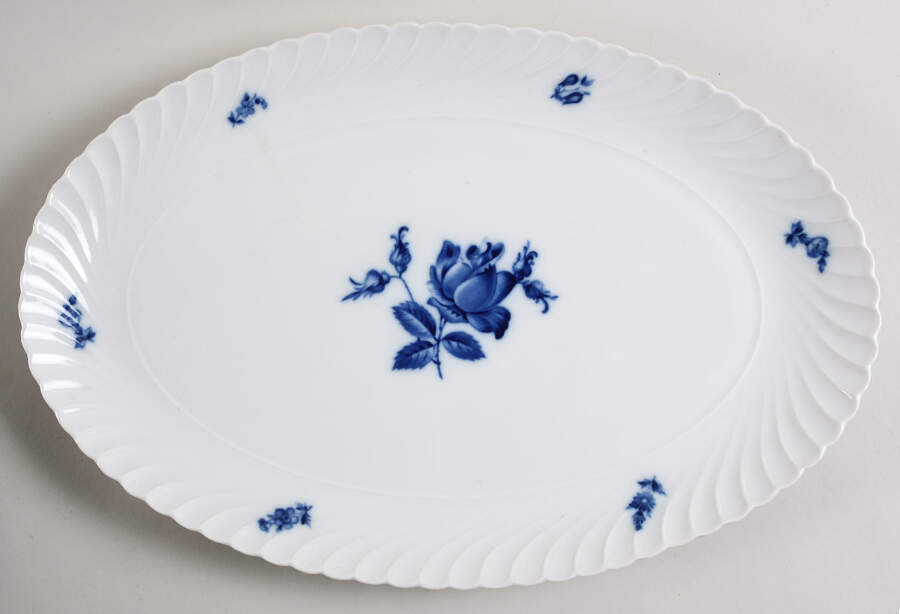 ROT225 15" Oval Serving Platter by Royal Tettau-1