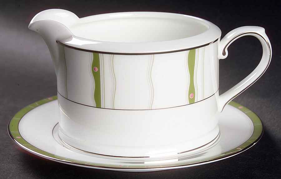 Daybreak Gravy Boat & Underplate by Royal Doulton-1
