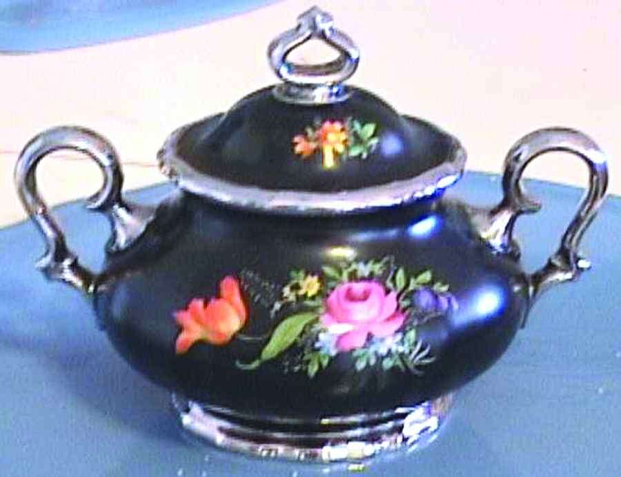 R1527 Sugar Bowl & Lid by Rosenthal - Continental-1