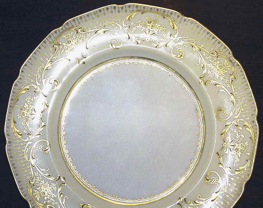 B5670 Dinner Plate by Royal Doulton-1