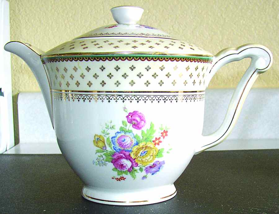 RYD50 Teapot & Lid by Raynaud-1