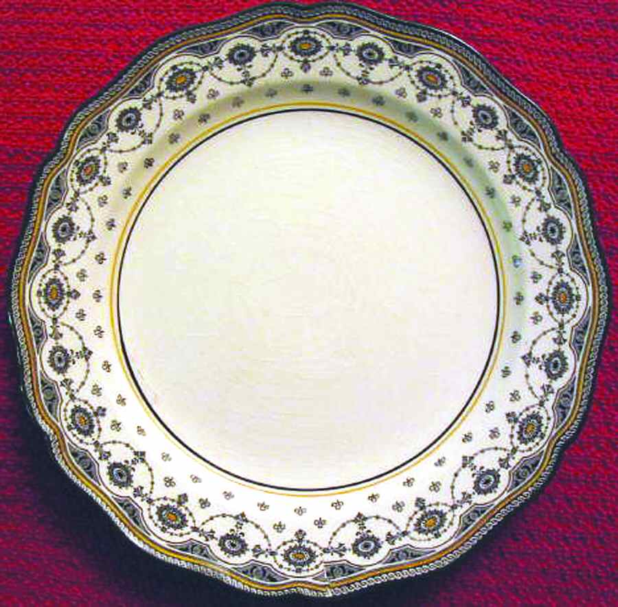 Apsley Dinner Plate by Royal Doulton-1