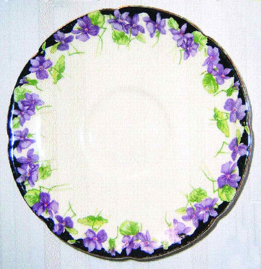 V2004 Saucer by Royal Doulton-1