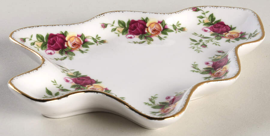 Old Country Roses (Holiday Giftware) Small Tree Shaped Dish by Royal Albert-1