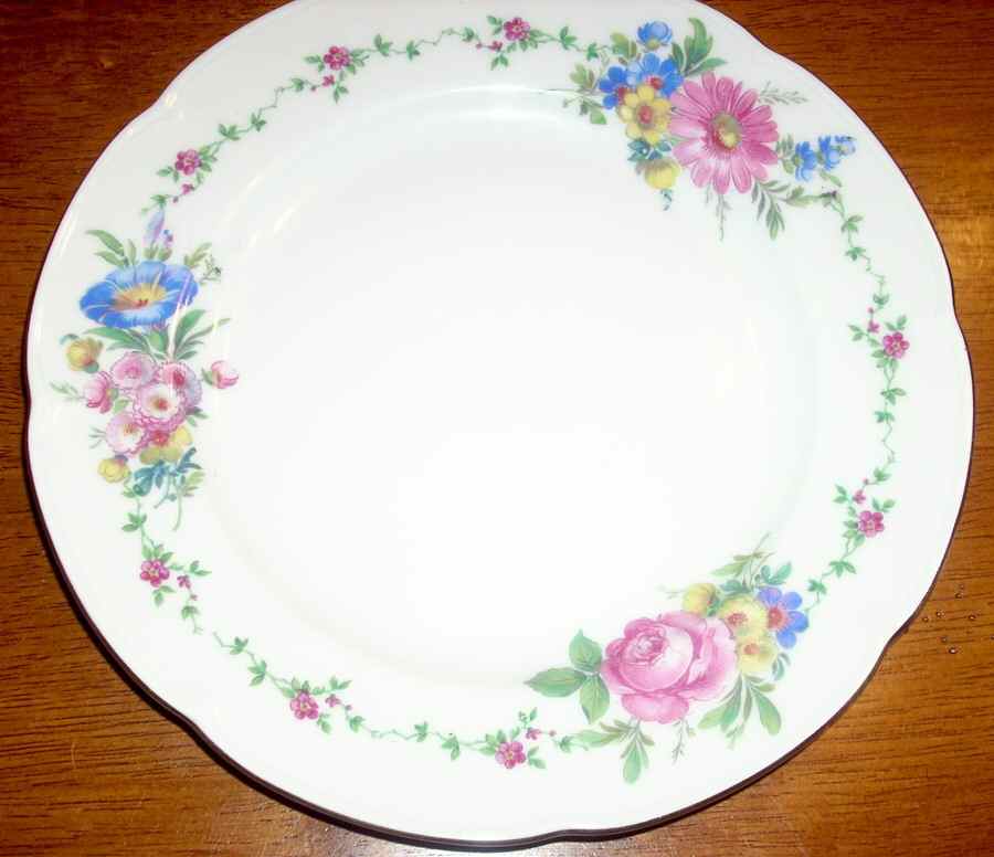 ROB348 Dinner Plate by Royal Bayreuth-1