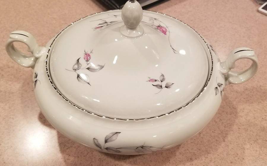 RBO11 Round Covered Vegetable by Royal Bohemian-1