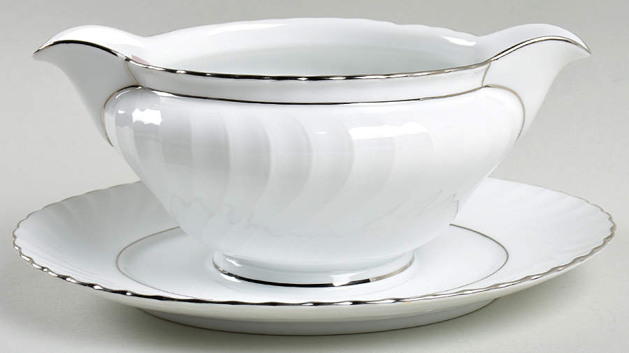 ROB349 Gravy Boat with Attached Underplate by Royal Bayreuth-1