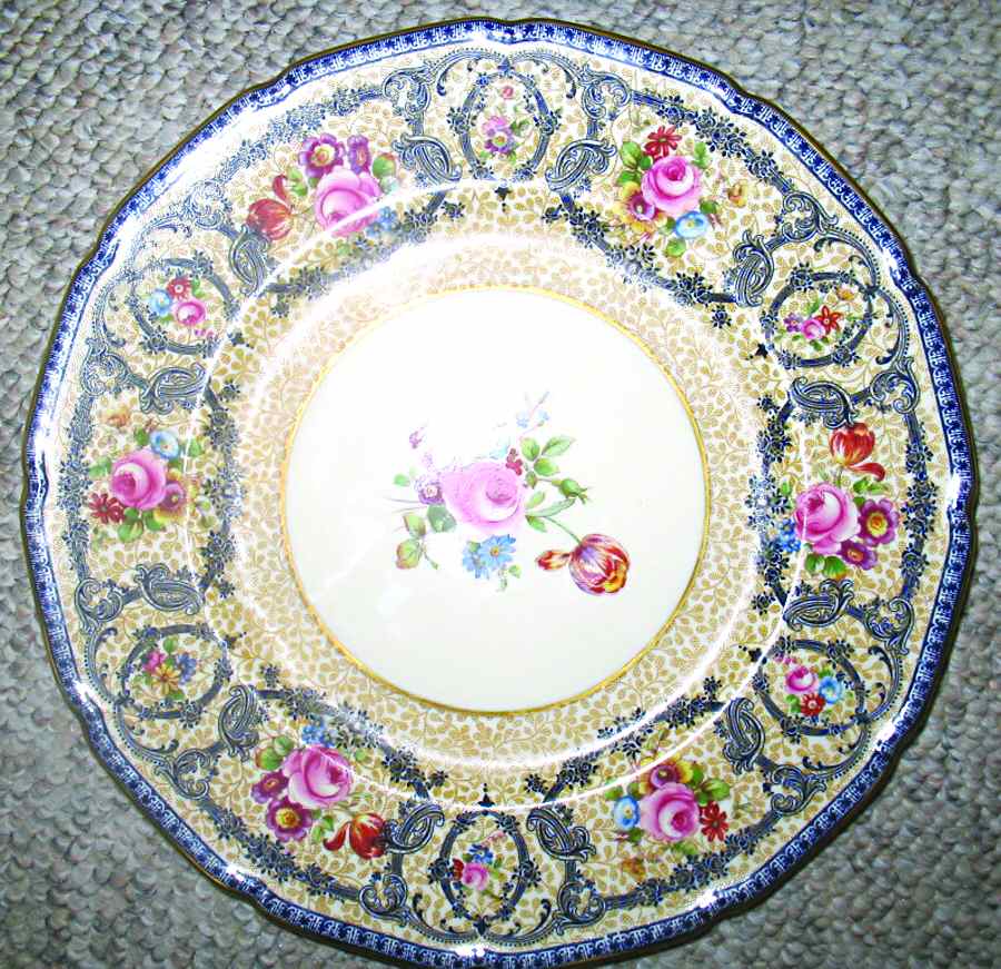 S3835 Dinner Plate by Royal Doulton-1