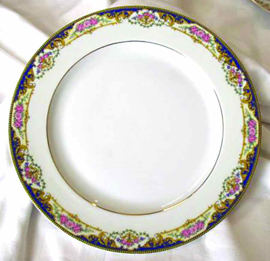 ROB262 Dinner Plate by Royal Bayreuth-1