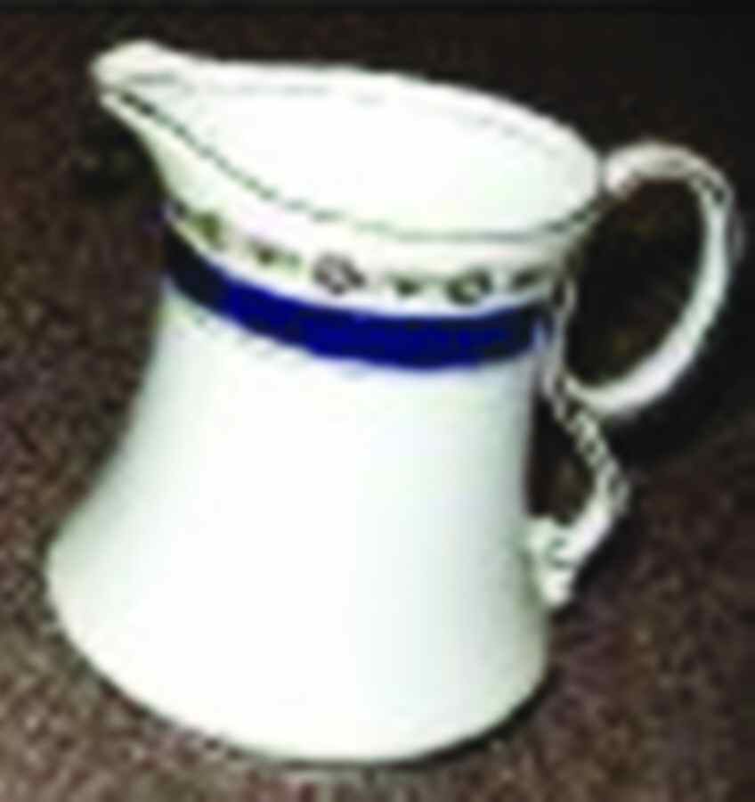 ROA174 Creamer by Royal Albert-1