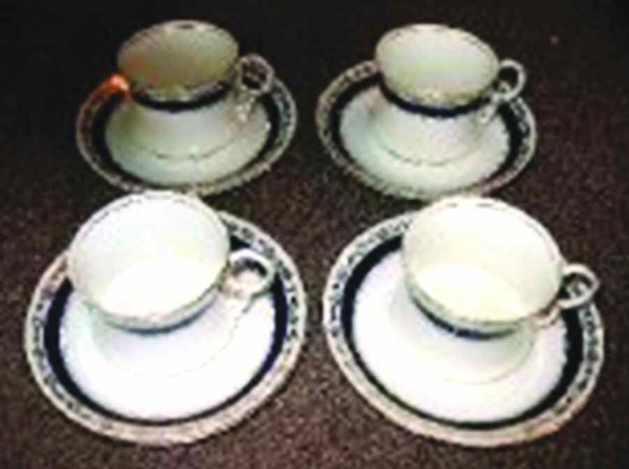 ROA174 Flat Cup & Saucer Set by Royal Albert-1