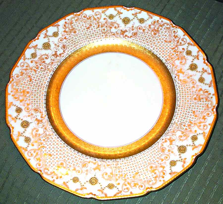 RD223 Dinner Plate by Royal Doulton-1
