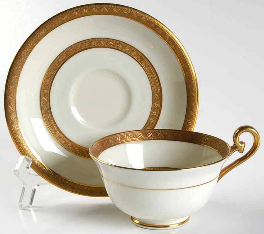 H2919 Footed Cup & Saucer Set by Royal Doulton-1