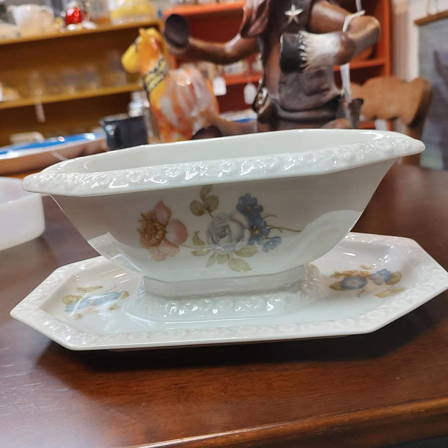 R1560 Gravy Boat with Attached Underplate by Rosenthal - Continental-1