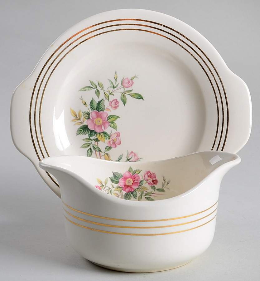Shelly Gravy Boat & Underplate by Royal (USA)-1