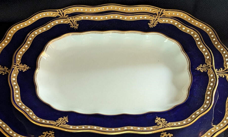RCD92 11" Oval Serving Platter by Royal Crown Derby-1