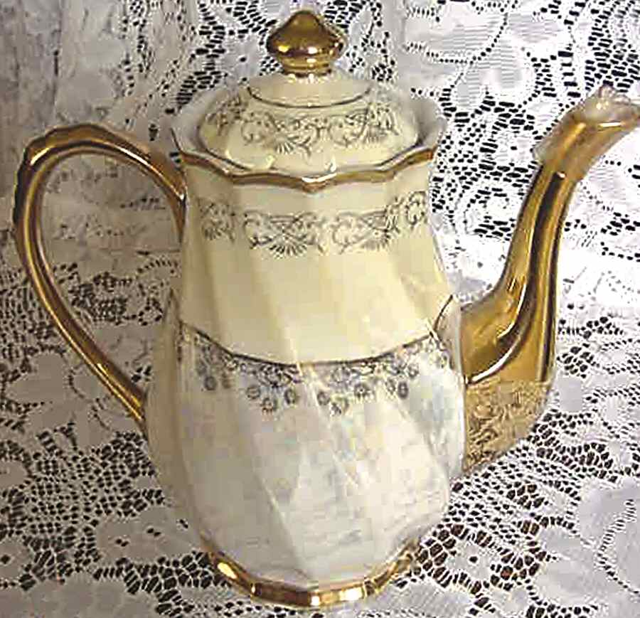 RXY1 Coffee Pot & Lid by Roxy-1