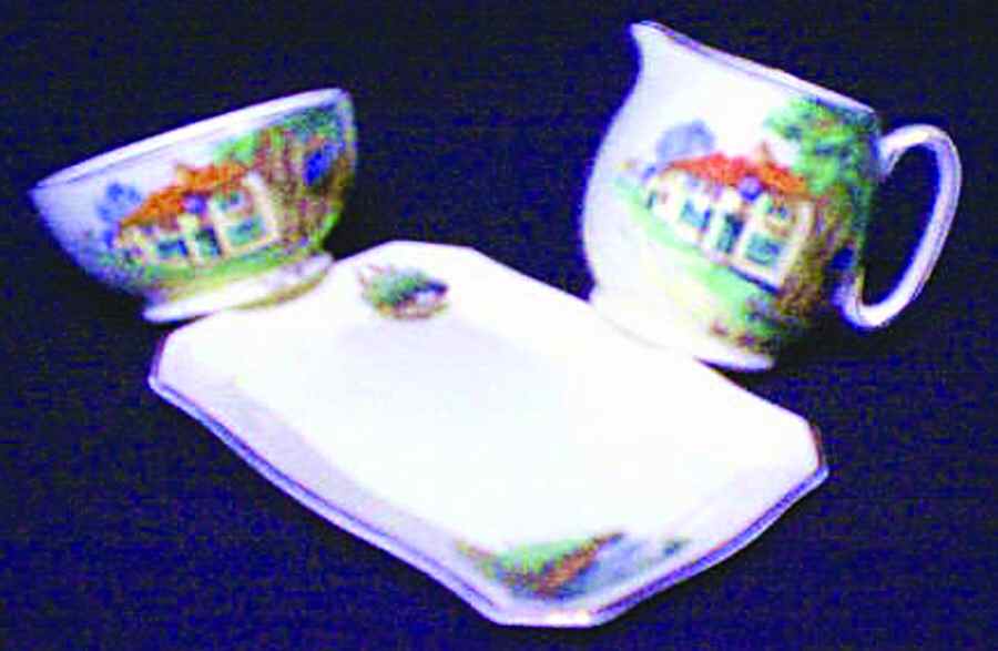 Red Roof Countess Creamer by Royal Winton-1