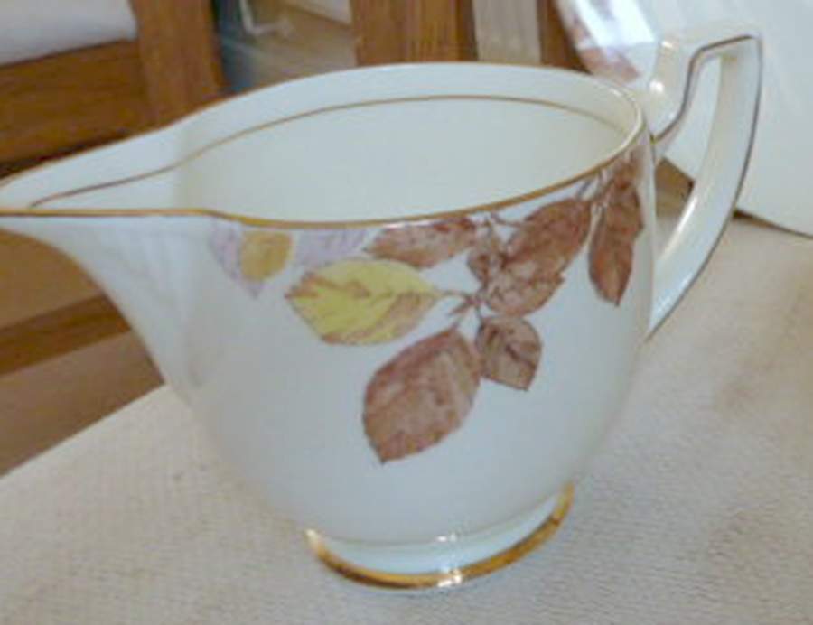 V1815 Creamer by Royal Doulton-1