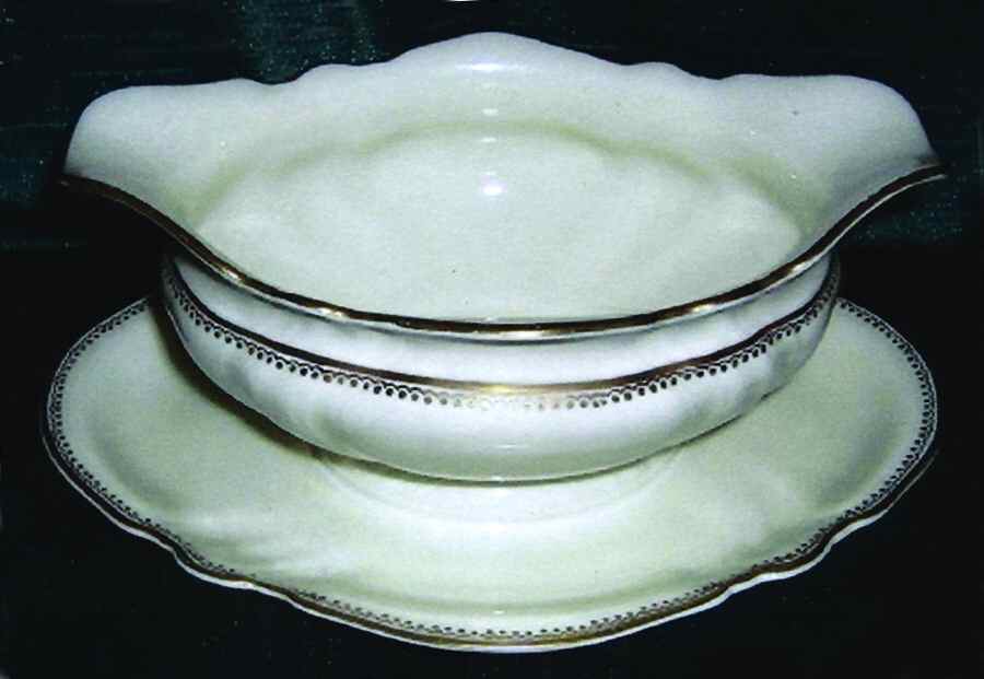 2296 Viktoria Gravy Boat with Attached Underplate by Rosenthal - Continental-1