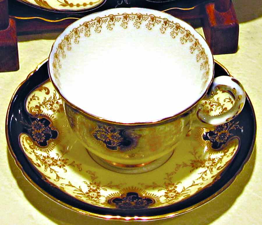 Z1222 Footed Cup & Saucer Set by Royal Worcester-1