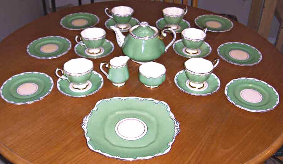 1969 Green Teapot & Lid by Royal Albert-1