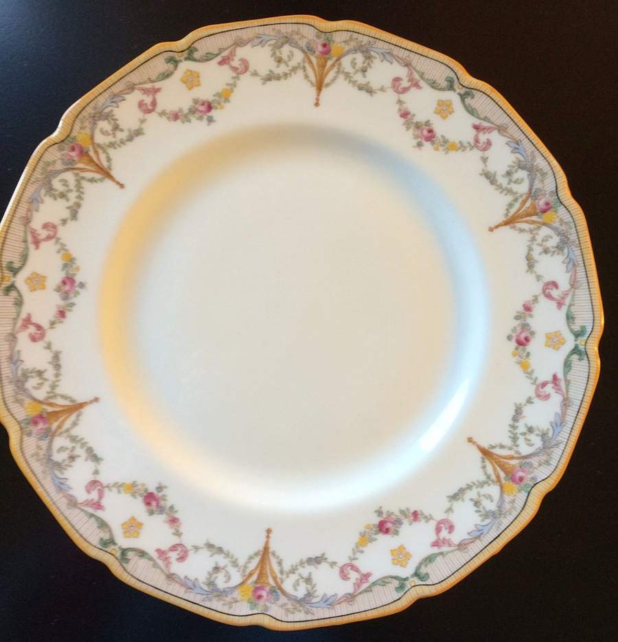 H196 Luncheon Plate by Royal Doulton-1