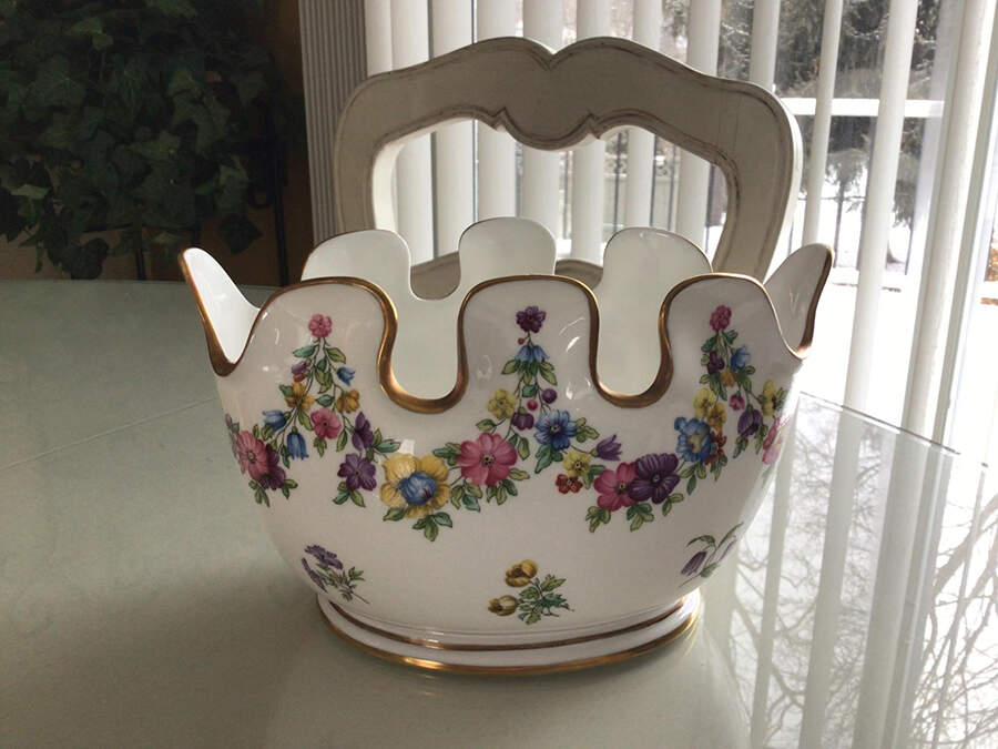 Heritage Collection, The Scalloped Bowl by Royal Worcester-1