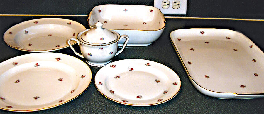 R1592 Sugar Bowl & Lid by Rosenthal - Continental-1
