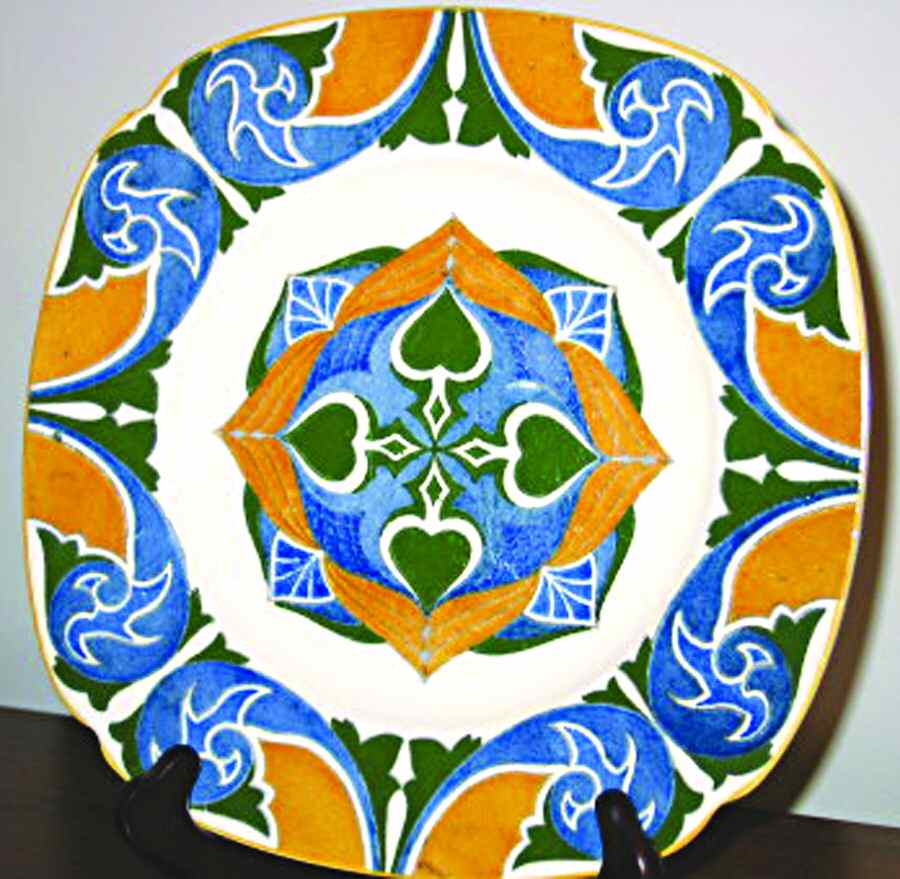 D5660 Dinner Plate by Royal Doulton-1