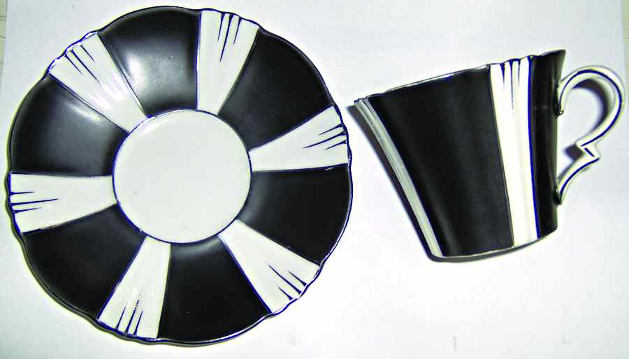 9378 Flat Cup & Saucer Set by Royal Albert-1