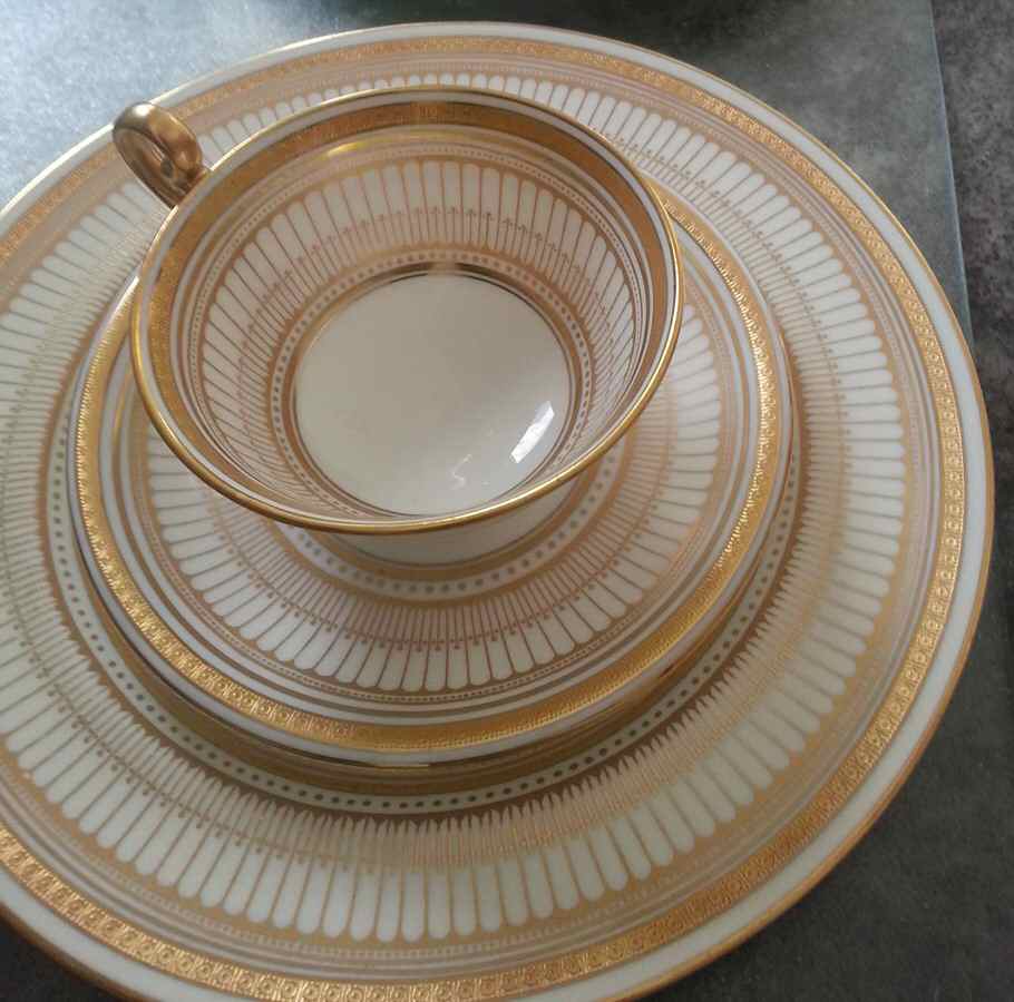 E4855 White Dinner Plate by Royal Doulton-1